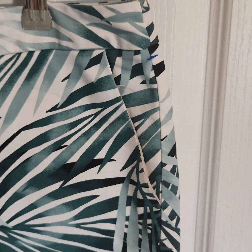 White House‎ Black Market Palm Leaf Print Chino Shorts Size 2 Pockets